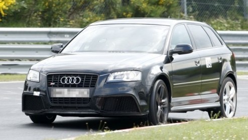 Audi heeft het aantal sportieve S en RS-modellen met de komst van de A5 in diverse varianten gestaag uit kunnen breiden. Van de compacte A3 was er al een S3, maar nog geen RS3. Deze beelden laten zien