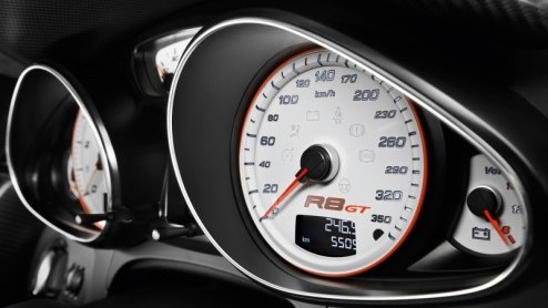 De ultra sportieve Audi R8 GT, die in een oplage van 333 stuks wordt geproduceerd, wordt in Nederland verkrijgbaar vanaf 258.900 euro. De Audi R8 GT beschikt over een extra krachtige versie van de V10