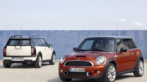 Zie hier de tweede generatie van de New Mini. Aan het lijnenspel is niet zo gek veel veranderd. Het persbericht meldt wel de nodige technische updates, een nieuwe dieselmotor en zogenaamde 'design wor