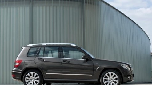 De Mercedes-Benz GLK wordt binnenkort aangescherpt. Niet met looks, maar wel in prijs en motorisering. De Duitsers introduceren een nieuwe 200 CDI dieselmotor met 143 pk die onderaan het gamma zuinig 