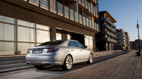 Begin juli is het zover, dan staat de nieuwe 9-5 dan ein-de-lijk bij de Saab-dealer. Het nieuwe vlaggenschip  dat de eerste is uit een reeks van drie nieuwe modellen in de nabije toekomst  is per di
