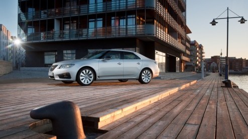 Begin juli is het zover, dan staat de nieuwe 9-5 dan ein-de-lijk bij de Saab-dealer. Het nieuwe vlaggenschip  dat de eerste is uit een reeks van drie nieuwe modellen in de nabije toekomst  is per di