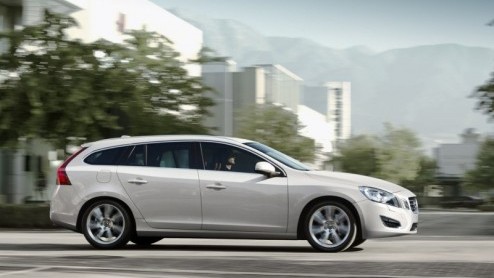 De Volvo-familie wordt nog dit najaar uitgebreid met een nieuwe lifestyle Estate, de V60. Een modern alternatief voor wie niet alle ruimte van de V70 nodig heeft maar wel in een Estate-achtige gezien