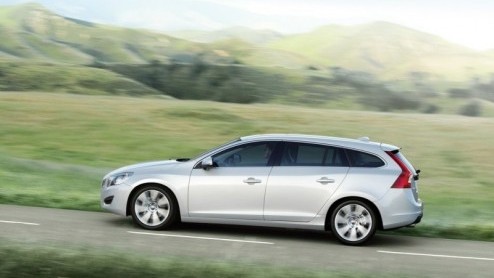 De Volvo-familie wordt nog dit najaar uitgebreid met een nieuwe lifestyle Estate, de V60. Een modern alternatief voor wie niet alle ruimte van de V70 nodig heeft maar wel in een Estate-achtige gezien