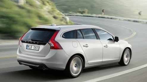 De Volvo-familie wordt nog dit najaar uitgebreid met een nieuwe lifestyle Estate, de V60. Een modern alternatief voor wie niet alle ruimte van de V70 nodig heeft maar wel in een Estate-achtige gezien