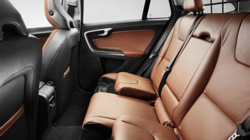 De Volvo-familie wordt nog dit najaar uitgebreid met een nieuwe lifestyle Estate, de V60. Een modern alternatief voor wie niet alle ruimte van de V70 nodig heeft maar wel in een Estate-achtige gezien