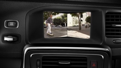 De Volvo-familie wordt nog dit najaar uitgebreid met een nieuwe lifestyle Estate, de V60. Een modern alternatief voor wie niet alle ruimte van de V70 nodig heeft maar wel in een Estate-achtige gezien
