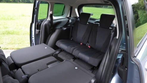 De nieuwe Mazda5 werd in het voorjaar voor het eerst voorgesteld op de Autosalon van Genve. Hoewel de populaire MPV pas in het najaar bij de dealers staat, bood de Nederlandse importeur een select cl