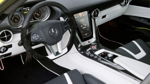 De Mercedes-Benz SLS AMG presteert met dank aan de 6.2 liter V8 als de beste. Om alvast op de eventuele toekomst voorbereid te zijn experimenteerden de Duitsers ook met elektrische aandrijving. Met su