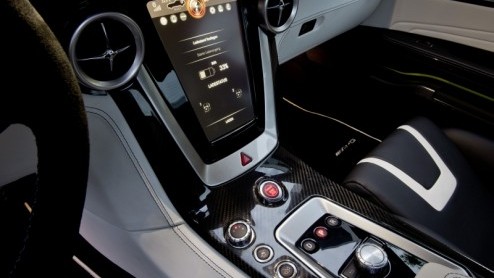 De Mercedes-Benz SLS AMG presteert met dank aan de 6.2 liter V8 als de beste. Om alvast op de eventuele toekomst voorbereid te zijn experimenteerden de Duitsers ook met elektrische aandrijving. Met su