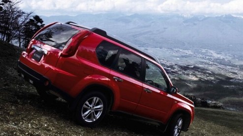 De carriere van de Nissan X-Trail is nog niet voorbij. De avontuurlijke terreinachtige is alweer negen jaar op de markt en krijgt binnenkort nogmaals een facelift. De eerste beelden doen de verjonging