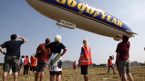 Hij heeft zeker het nieuws gehaald en was dagenlang in de regio Rotterdam ook niet te missen; de Goodyear Zeppelin. De gerenommeerde bandenfabrikant organiseerde een ludiek en luchtig evenement in het