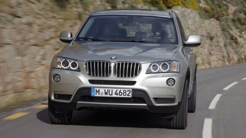 We hebben m meerdere malen in verhulling voorbij zien rijden maar vanaf nu is hij helemaal af; dit is de nieuwe BMW X3. Anno 2010 voorzien van een nog betere mix tussen comfort en sportiviteit, achtt