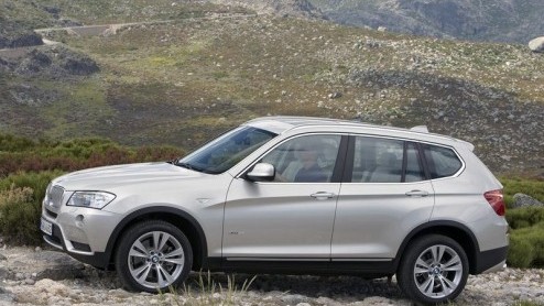 We hebben m meerdere malen in verhulling voorbij zien rijden maar vanaf nu is hij helemaal af; dit is de nieuwe BMW X3. Anno 2010 voorzien van een nog betere mix tussen comfort en sportiviteit, achtt