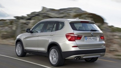 We hebben m meerdere malen in verhulling voorbij zien rijden maar vanaf nu is hij helemaal af; dit is de nieuwe BMW X3. Anno 2010 voorzien van een nog betere mix tussen comfort en sportiviteit, achtt