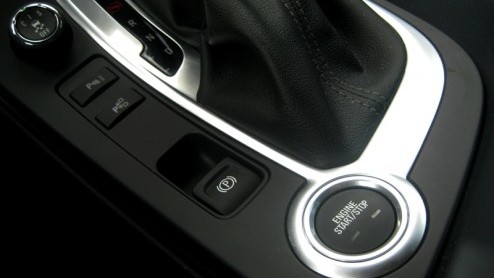 Saab is terug op de kaart, en hoe. Onder de vleugels van Spyker daagt men met de nieuwe 9-5 iedereen uit opnieuw kennis te maken met de Scandinavische interpretatie van comfortabele luxe en sportieve