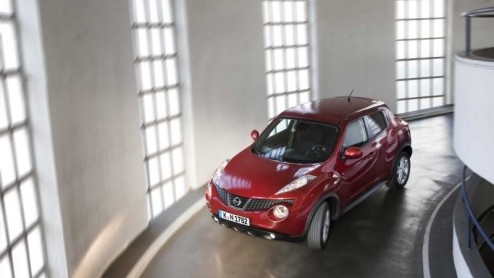 De nieuwe Nissan Juke is een typisch gevalletje van 'you hate it or love it'. Naar die grote koplampen met kikkerogen en de buitengewoon scherp afgesneden kont met 370Z-achtige achterlichten moet je i