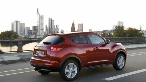 De nieuwe Nissan Juke is een typisch gevalletje van 'you hate it or love it'. Naar die grote koplampen met kikkerogen en de buitengewoon scherp afgesneden kont met 370Z-achtige achterlichten moet je i
