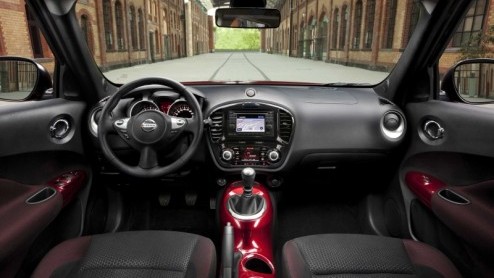 De nieuwe Nissan Juke is een typisch gevalletje van 'you hate it or love it'. Naar die grote koplampen met kikkerogen en de buitengewoon scherp afgesneden kont met 370Z-achtige achterlichten moet je i