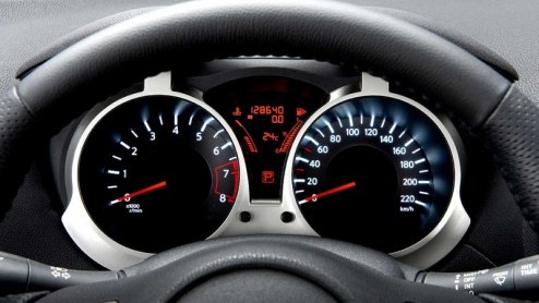 De nieuwe Nissan Juke is een typisch gevalletje van 'you hate it or love it'. Naar die grote koplampen met kikkerogen en de buitengewoon scherp afgesneden kont met 370Z-achtige achterlichten moet je i