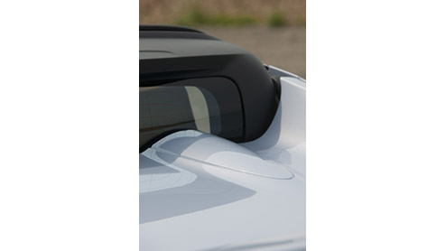 Het aantal beschikbare kleine cabrio's en roadsters is in ons land op n hand te tellen. Renault springt vanaf september luchtig in deze 'leegte' met de nieuwe Wind. Genspireerd op de Twingo en Clio