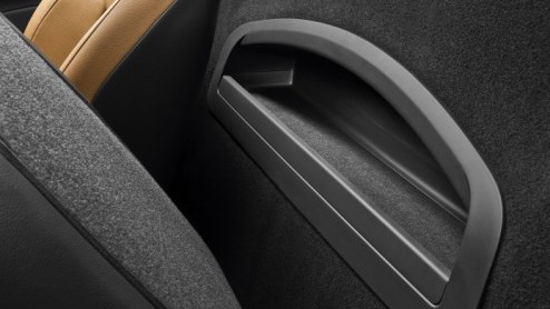 Het aantal beschikbare kleine cabrio's en roadsters is in ons land op n hand te tellen. Renault springt vanaf september luchtig in deze 'leegte' met de nieuwe Wind. Genspireerd op de Twingo en Clio