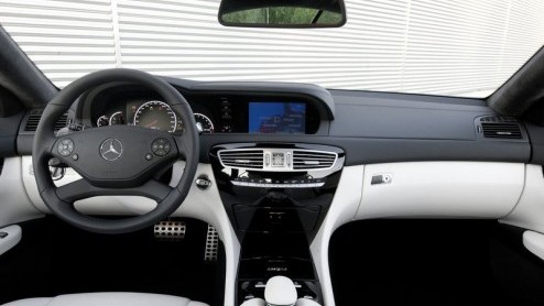 Onlangs heeft Mercedes-Benz de vernieuwde CL-Klasse voorgesteld. Kenners weten dat dit luxe vlaggenschip met twee deuren er ook in een AMG-variant is. Inmiddels zijn de officile beelden en details da