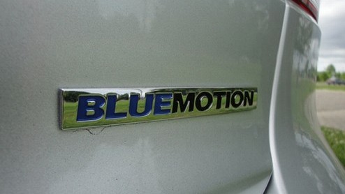 De Volkswagen Golf BlueMotion is de zuinigste, in productie zijnde Golf aller tijden. Door speciale besparingsmaatregelen neemt deze spaarvariant genoegen met 3.8l/100 km en rijdt deze ruim 1 op 26. E
