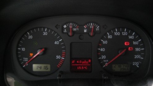 De Volkswagen Golf BlueMotion is de zuinigste, in productie zijnde Golf aller tijden. Door speciale besparingsmaatregelen neemt deze spaarvariant genoegen met 3.8l/100 km en rijdt deze ruim 1 op 26. E