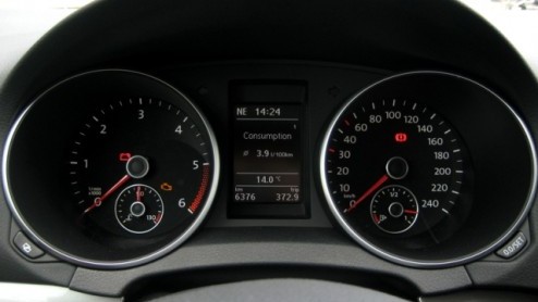 De Volkswagen Golf BlueMotion is de zuinigste, in productie zijnde Golf aller tijden. Door speciale besparingsmaatregelen neemt deze spaarvariant genoegen met 3.8l/100 km en rijdt deze ruim 1 op 26. E