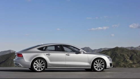 De Audi A7 Sportback is los, een elegante vierdeurscoupe van formaat vol comfort en nieuwe innovaties. In den beginne louter verkrijgbaar met zescilinders, voor prijzen vanaf 64.800 euro.