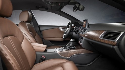 De Audi A7 Sportback is los, een elegante vierdeurscoupe van formaat vol comfort en nieuwe innovaties. In den beginne louter verkrijgbaar met zescilinders, voor prijzen vanaf 64.800 euro.