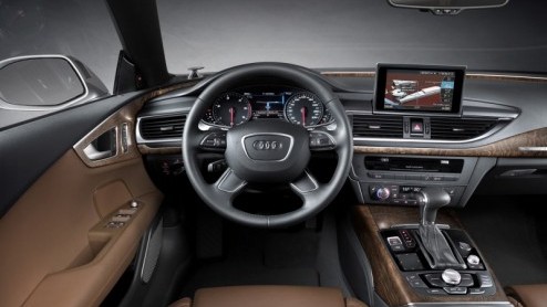 De Audi A7 Sportback is los, een elegante vierdeurscoupe van formaat vol comfort en nieuwe innovaties. In den beginne louter verkrijgbaar met zescilinders, voor prijzen vanaf 64.800 euro.