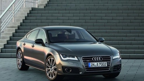 De Audi A7 Sportback is los, een elegante vierdeurscoupe van formaat vol comfort en nieuwe innovaties. In den beginne louter verkrijgbaar met zescilinders, voor prijzen vanaf 64.800 euro.