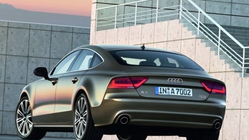 De Audi A7 Sportback is los, een elegante vierdeurscoupe van formaat vol comfort en nieuwe innovaties. In den beginne louter verkrijgbaar met zescilinders, voor prijzen vanaf 64.800 euro.