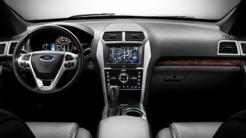We kennen m niet (meer) uit het Nederlandse straatbeeld maar hij is wel splinternieuw; de Ford Explorer. Voor de ontwikkeling van deze full-size SUV is ingezet op design en efficintie. Ford durft he