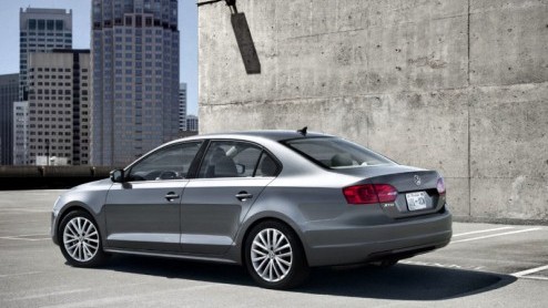 Na een bijzondere entree op Times Square in New York beleeft de nieuwe Volkswagen Jetta later deze maand zijn officile marktintroductie in San Francisco. De zesde generatie groeit in zijn kwaliteiten