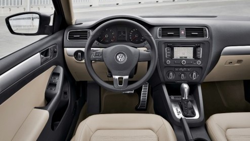 Na een bijzondere entree op Times Square in New York beleeft de nieuwe Volkswagen Jetta later deze maand zijn officile marktintroductie in San Francisco. De zesde generatie groeit in zijn kwaliteiten