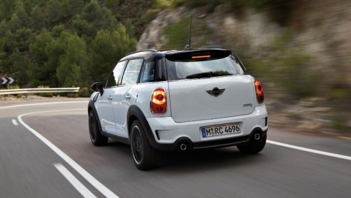 Een bruikbare bagageruimte, een riante achterbank, vier portieren en vierwielaandrijving. Stuk voor stuk elementen die je tot voor kort niet associeerde met een Mini. De Countryman daarentegen biedt w