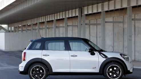 Een bruikbare bagageruimte, een riante achterbank, vier portieren en vierwielaandrijving. Stuk voor stuk elementen die je tot voor kort niet associeerde met een Mini. De Countryman daarentegen biedt w