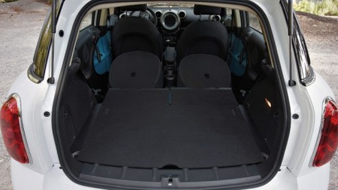 Een bruikbare bagageruimte, een riante achterbank, vier portieren en vierwielaandrijving. Stuk voor stuk elementen die je tot voor kort niet associeerde met een Mini. De Countryman daarentegen biedt w