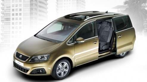 De nieuwe Seat Alhambra staat in oktober bij de dealer en is vanaf nu bestelbaar. Daarom is de prijslijst inmiddels opgemaakt en die start bij 34.900 euro. Zowel de meeste benzine als dieseluitvoering