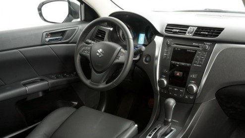 In navolging van Noord-Amerika en enkele Europese landen breidt Suzuki eind dit jaar het modelgamma uit met de Kizashi, een middenklasser van formaat die in n uitvoering leverbaar wordt. Zijn prijs?