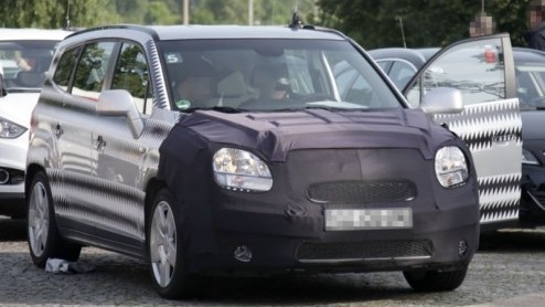 Het is weer even geleden dat we levenstekenen hebben vernomen van de Chevrolet Orlando. De Amerikanen willen deze ruimte MPV met crossover trekjes vanaf begin volgend jaar in de markt zetten en rijden