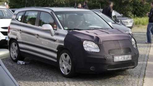 Het is weer even geleden dat we levenstekenen hebben vernomen van de Chevrolet Orlando. De Amerikanen willen deze ruimte MPV met crossover trekjes vanaf begin volgend jaar in de markt zetten en rijden