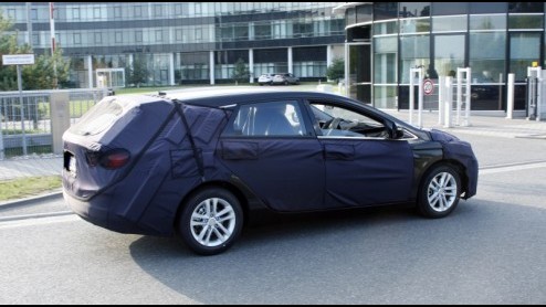 Hyundai heeft de komende tijd een leuk nieuw kwartet modellen in petto; de Veloster voor scheurneuzen, de i20 MPV als broertje van de Kia Venga, de nieuwe Grandeur en een ruime stationwagon onder de n