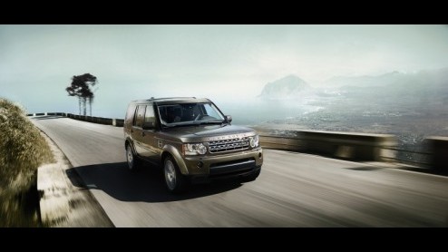 Na de ingrijpende vernieuwing van de Discovery vorig jaar, zet Land Rover voor het modeljaar 2011 de puntjes op de i met enkele subtiele wijzigingen. Zo is er voor de veelzijdige Brit een nieuwe motor