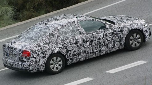 Vandaag stuiten we op nieuw levensteken van de volgende generatie Audi A6, die in de loop van 2011 in productie zal gaan. Ondanks zijn camouflagepak is er al het een en ander over Duitse zakelijke mid