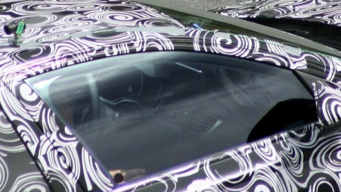 Vandaag stuiten we op nieuw levensteken van de volgende generatie Audi A6, die in de loop van 2011 in productie zal gaan. Ondanks zijn camouflagepak is er al het een en ander over Duitse zakelijke mid