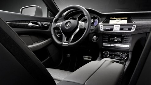 Na diverse uitgelekte brochures stuurt Mercedes nu de eerste officile foto's van de nieuwe CLS de wereld in. De vierdeurs coup debuteert op de autosalon van Parijs en staat begin volgend jaar bij de